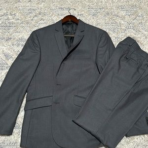 Men’s Kenneth Cole Charcoal Gray Suit